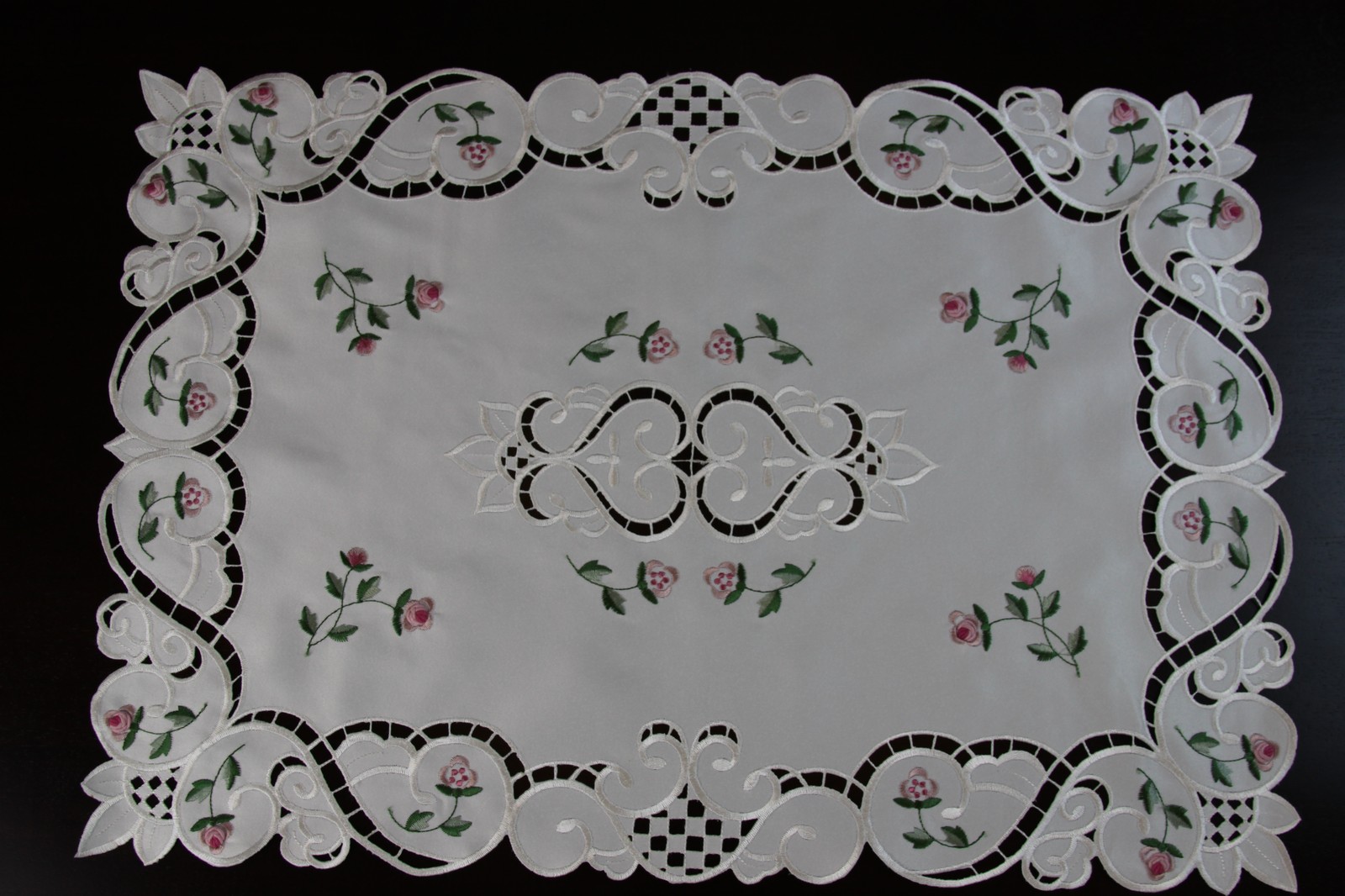 Embroidered Lace Cutwork Placemat Runner Scarf Wedding Party Banquet Event Decor