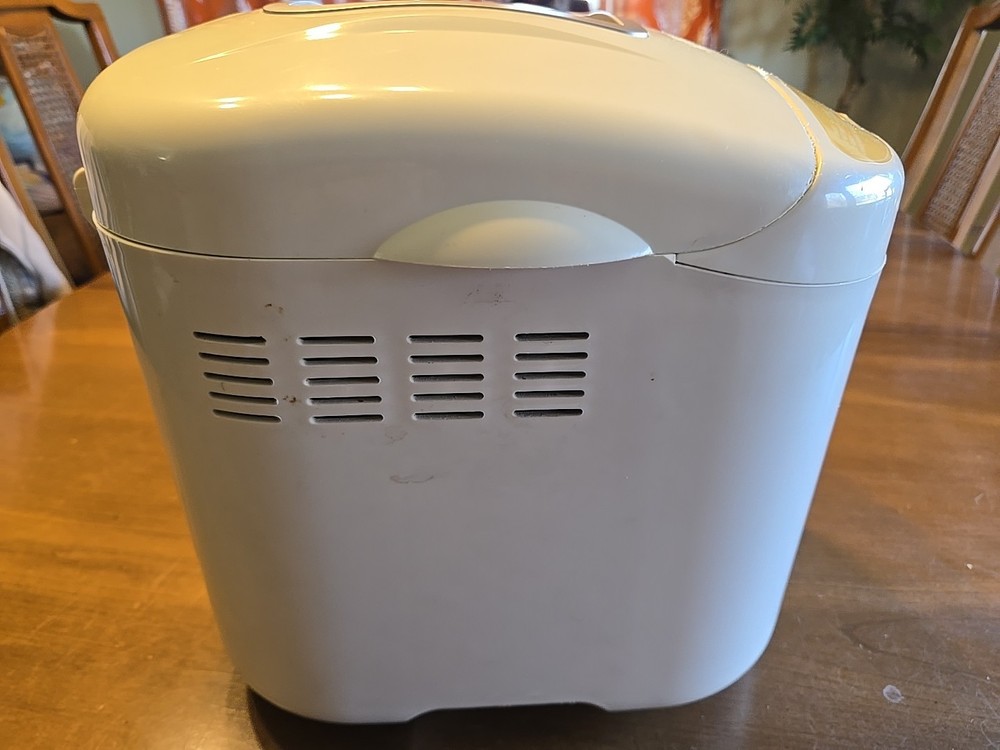 Breadman TR520 Bread Maker Machine 8 Settings 2lb Loaf Auto Bake Dough White