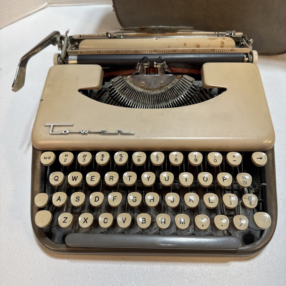 Typewriter Tower Chieftain III Beige Sears Model 871.1000 w/ Case