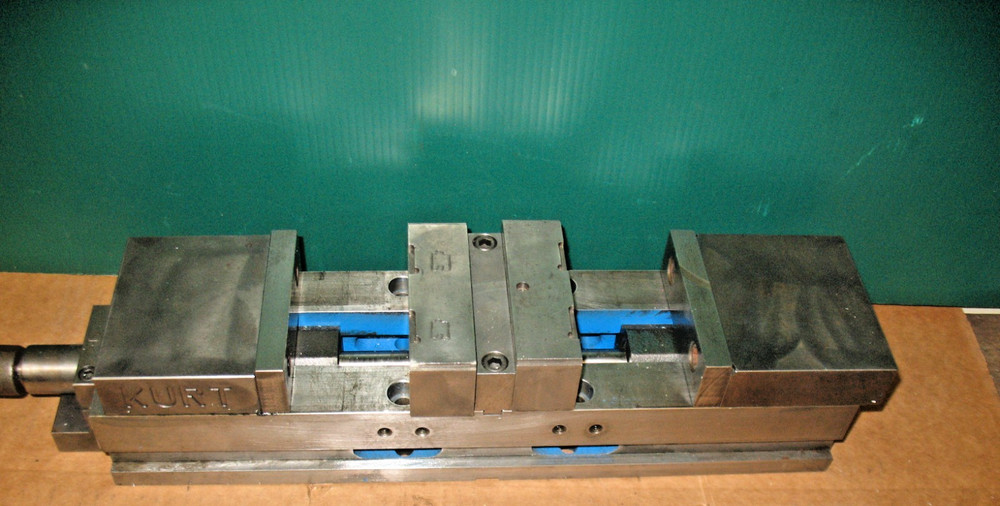 KURT DL400 DOUBLE LOCK MACHINE VISE W/HANDLE ***CLEANED PAINTED GREASED***