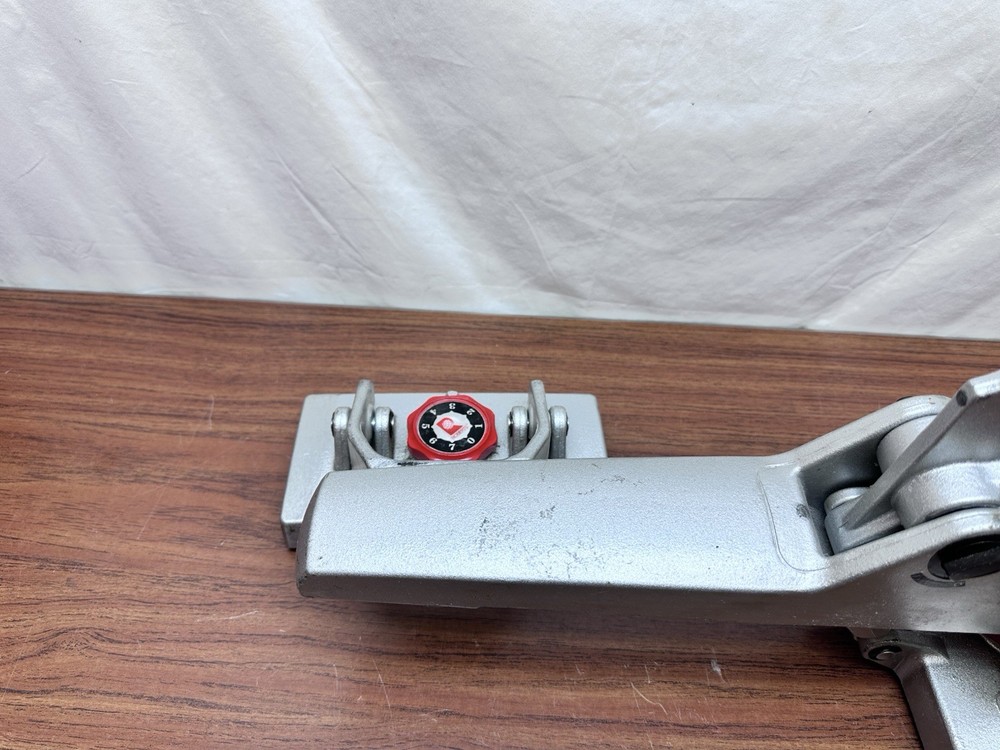 Roberts 10-128 Locking Pattern Matching & Seam Repair Carpet Stretcher