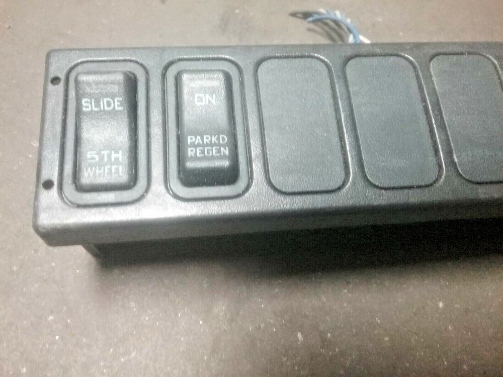 INTERNATIONAL SWITCH PANEL 3575432C4 , 32289