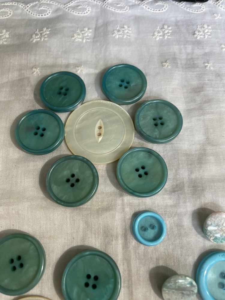 Plastic Mixed Shell Mop Lot Sewing Crafting Buttons Lot 9
