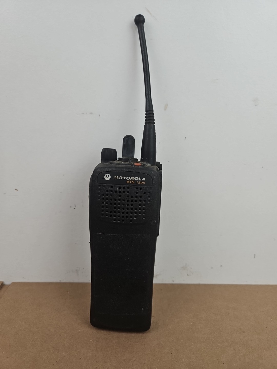 MOTOROLA XTS 1500 UHF 403-437 MHz H66QDC9PW5BN  NO BATTERY