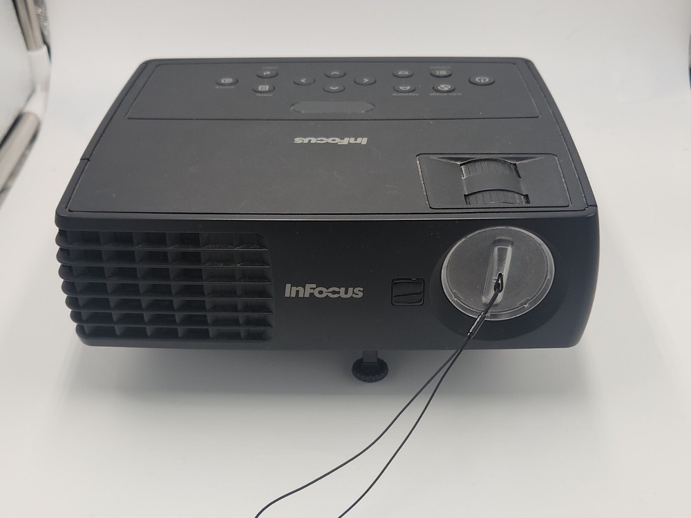 Infocus IN1112A DLP Projector w/ Carrying Case + Remote Control