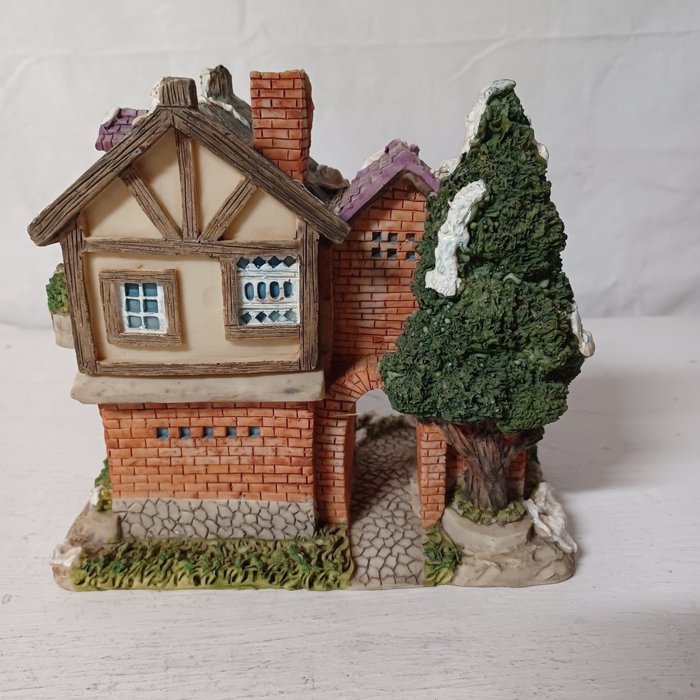 Resin House W/driveway, Trees, Snow Working Clock