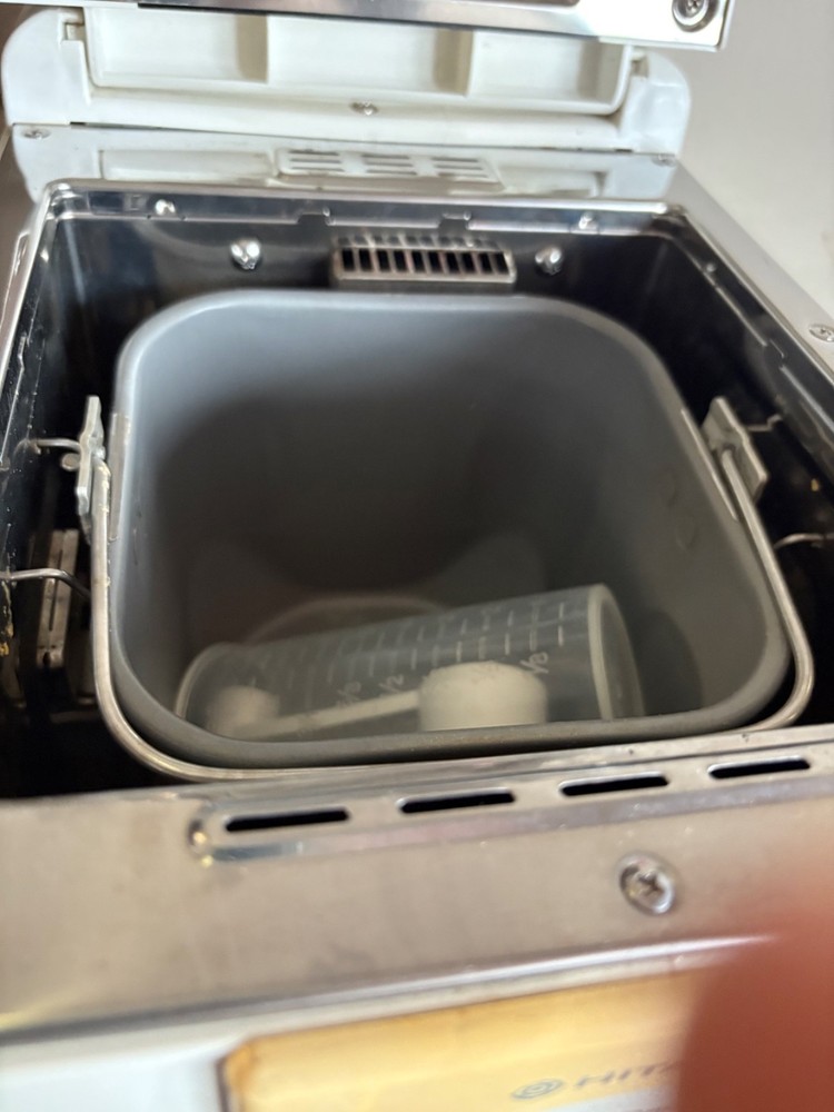 Hitachi Bread Maker Machine HB-A101 Automatic Home Bakery
