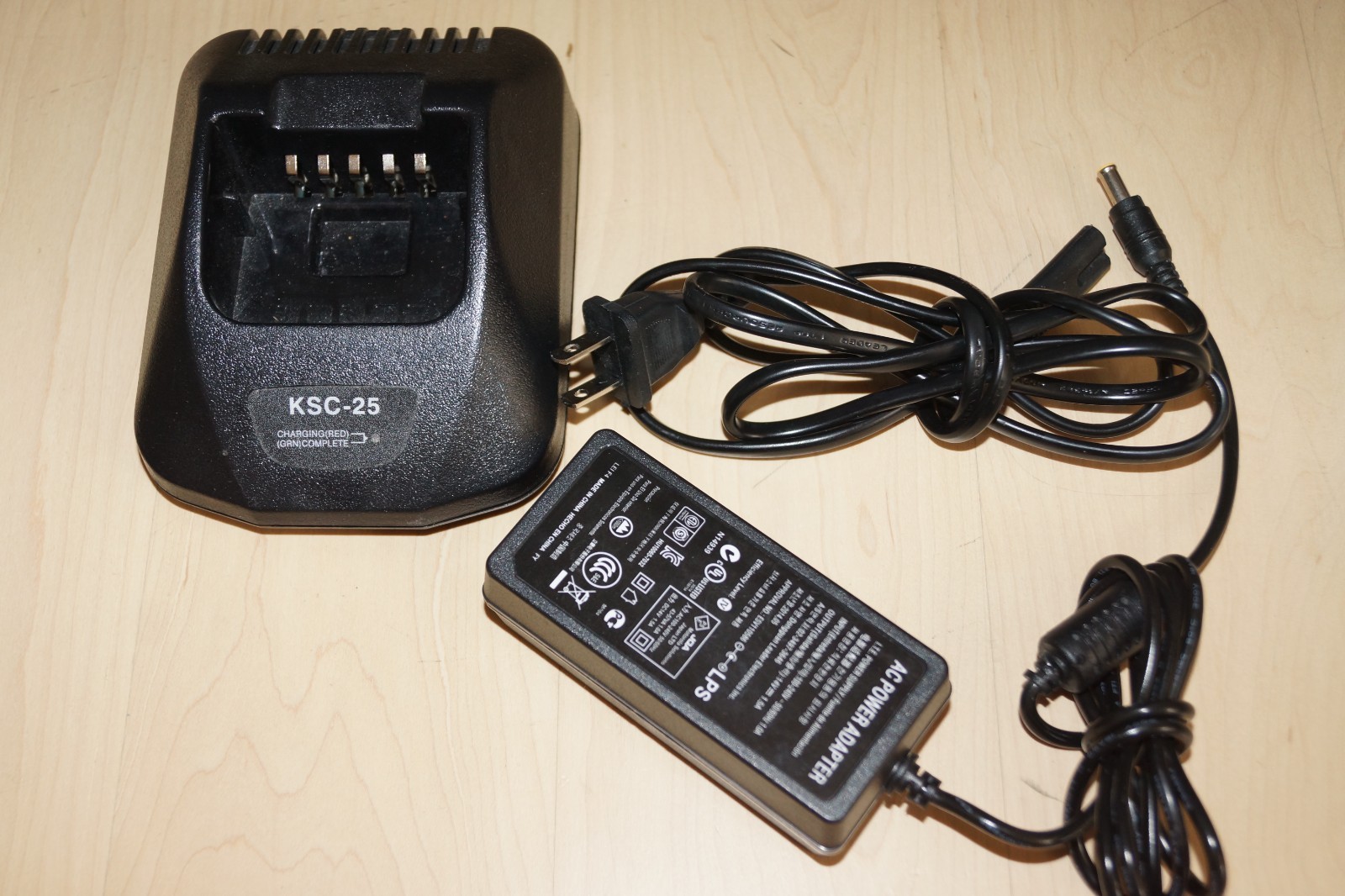 Kenwood TH-D74A Tri Band 144/220/440 MHz Talkie w/APRS, DStar, Accessories Nice