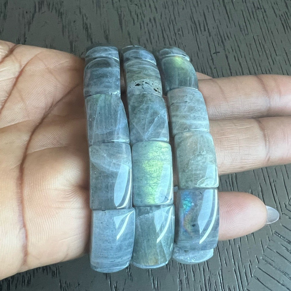 (ONE) Flashy labradorite soft bangle SIZE 7’