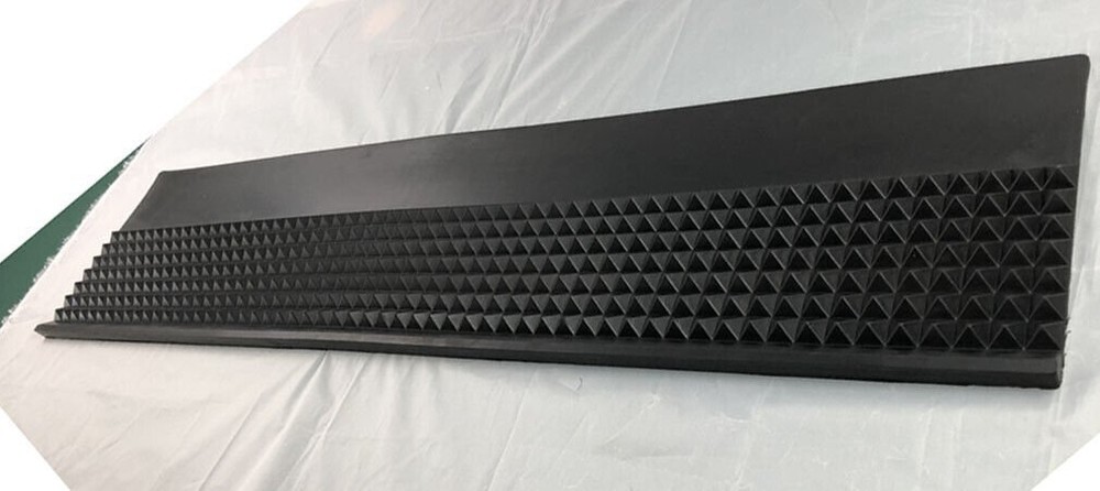 Black Craps table Pyramid rubber