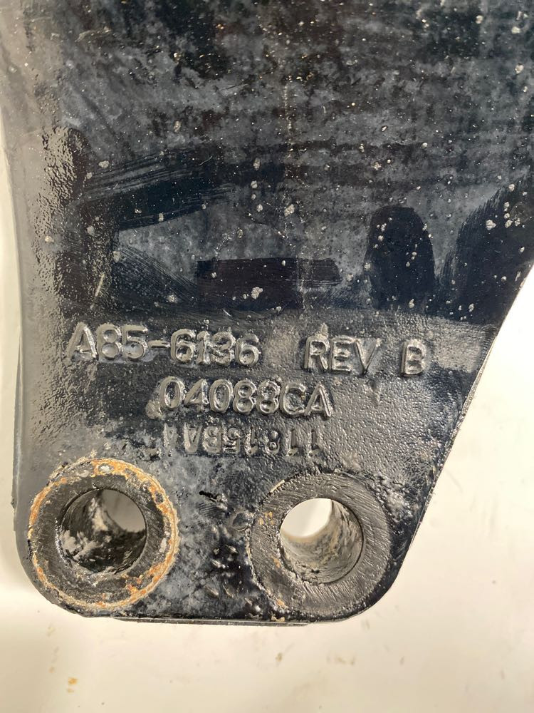 2016 Peterbilt 579 Cab Mount A856136 (630-10838)