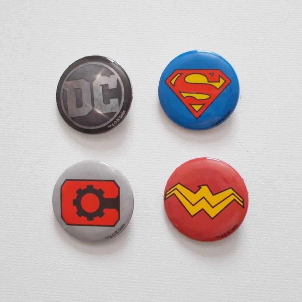 Young Justice Comic Promo Lot DC Comics Button Pins SDCC Comic Con