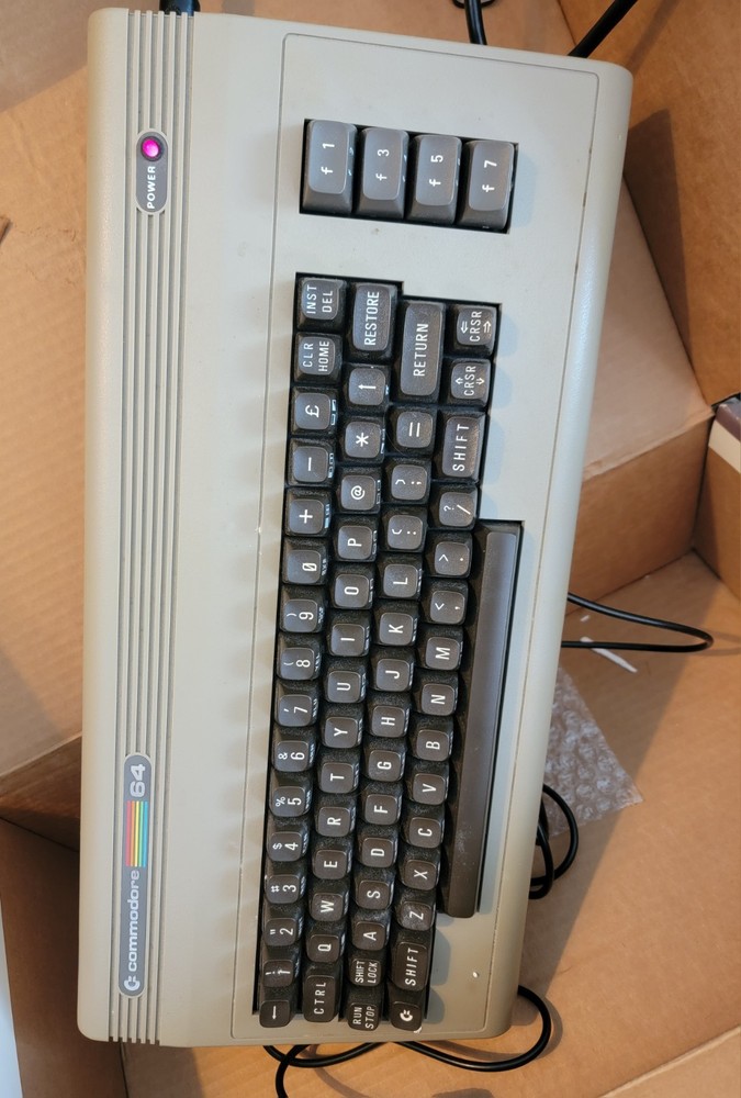 Commodore 64 Computer In Original Box w Cords and User's Guide POWERS ON