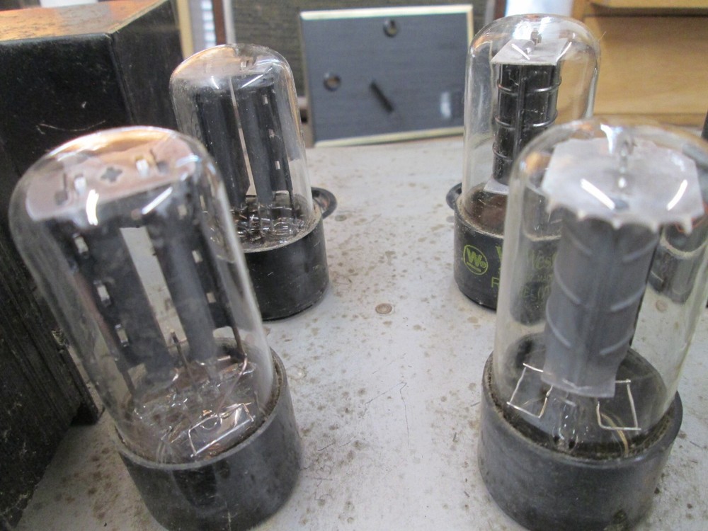 Capehart 634927 tube amplifier pulled from a Panamuse console Powers on