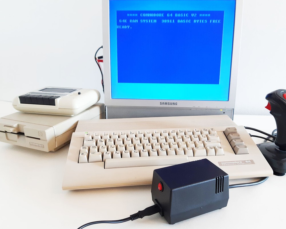 C64 PSU - Commodore 64 Power Supply - GRAY, LED, Power Switch (US plug)