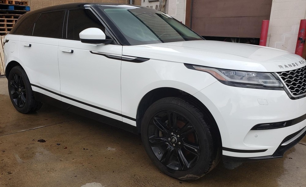 18 19 20 21 VELAR Display Screen center dash mounted