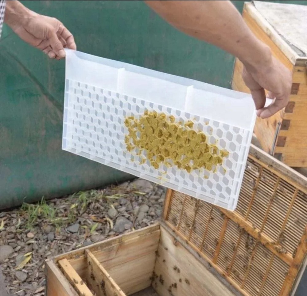 Beehive Feeder, multi function Feeder pollen+ Syrup. (Price per 2 Feeders)