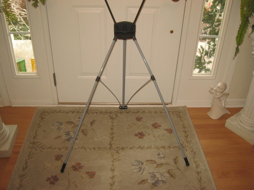 TRIPOD BANNER DISPLAY
