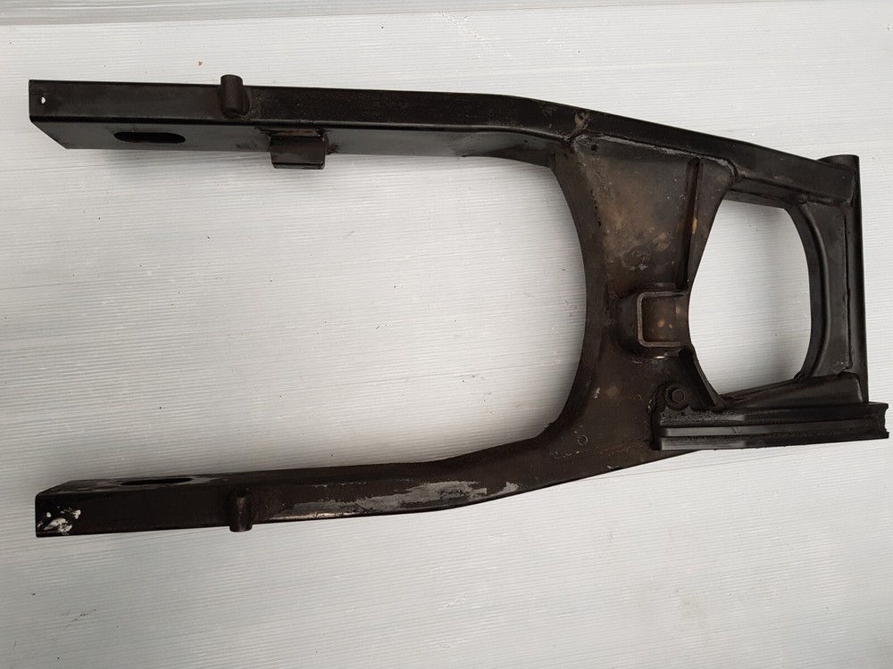 Suzuki gsr750 swingarm