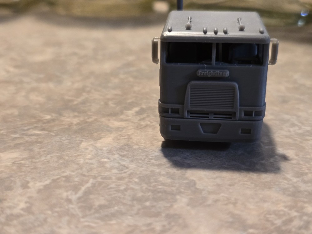Ho Scale Freightliner Flb Flat Top Sleeper Undecorated Kit 3d Printed