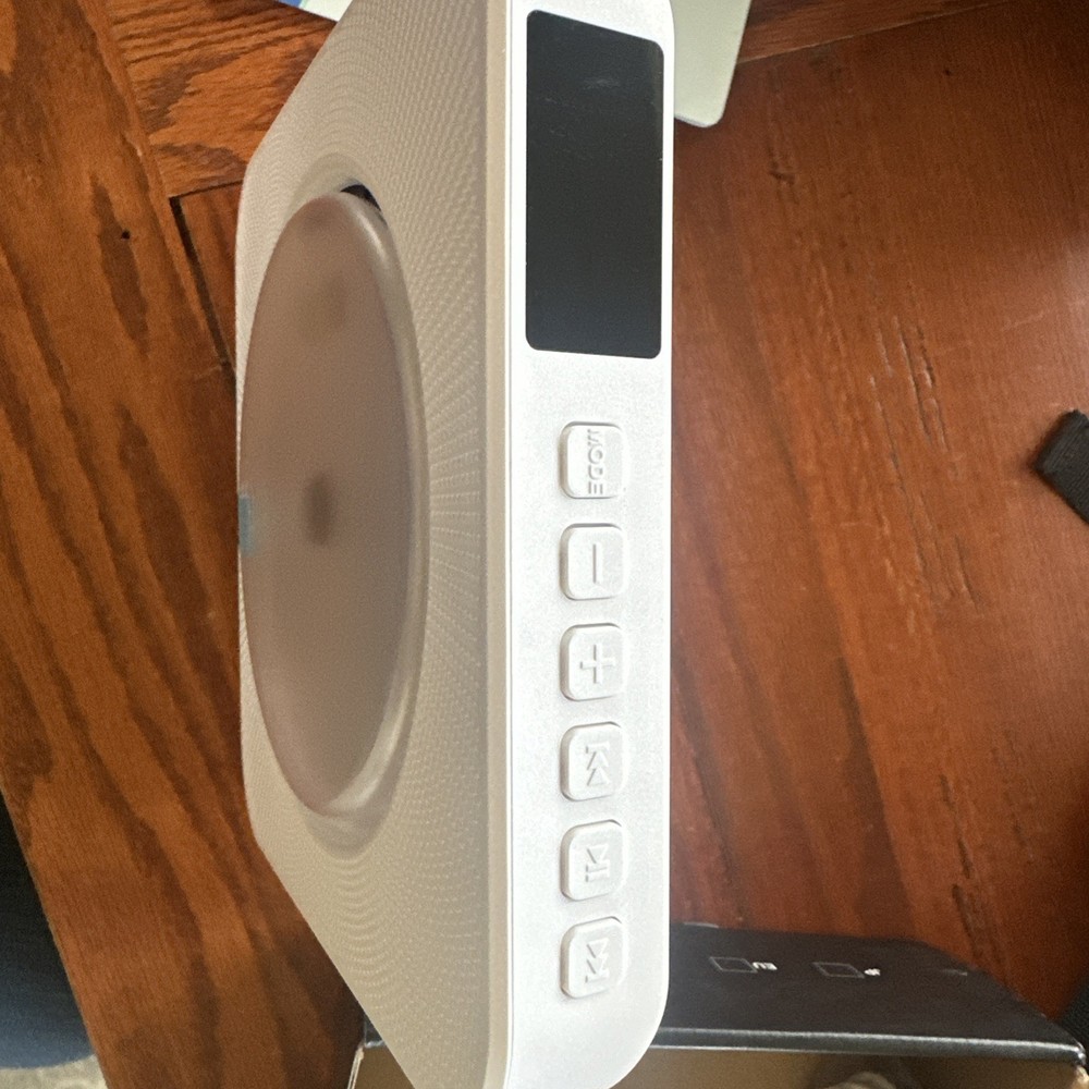 Portable Desktop CD Audio Player with Speaker and Remote Control / NEW