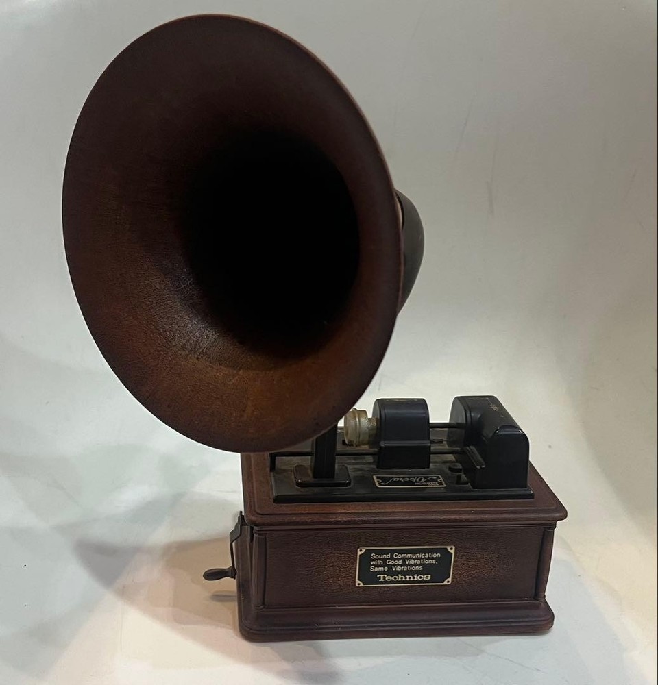 Gramophone-shaped music box Edison Opera made by Technics accessory box