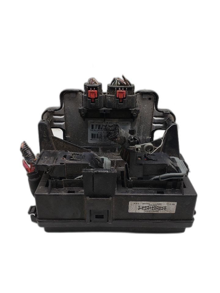 Engine ECM Power Supply Includes Fuse Box Junction Box Fits 2007 COMMANDER OEM