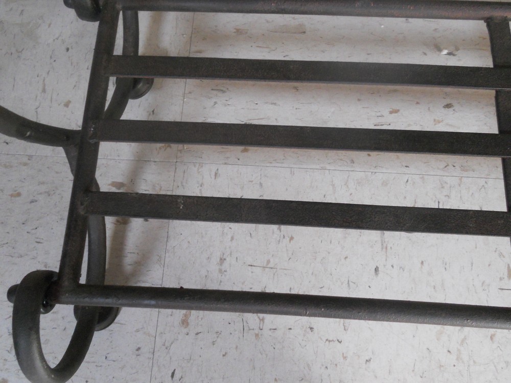 1220 - Scroll Quilt Rack