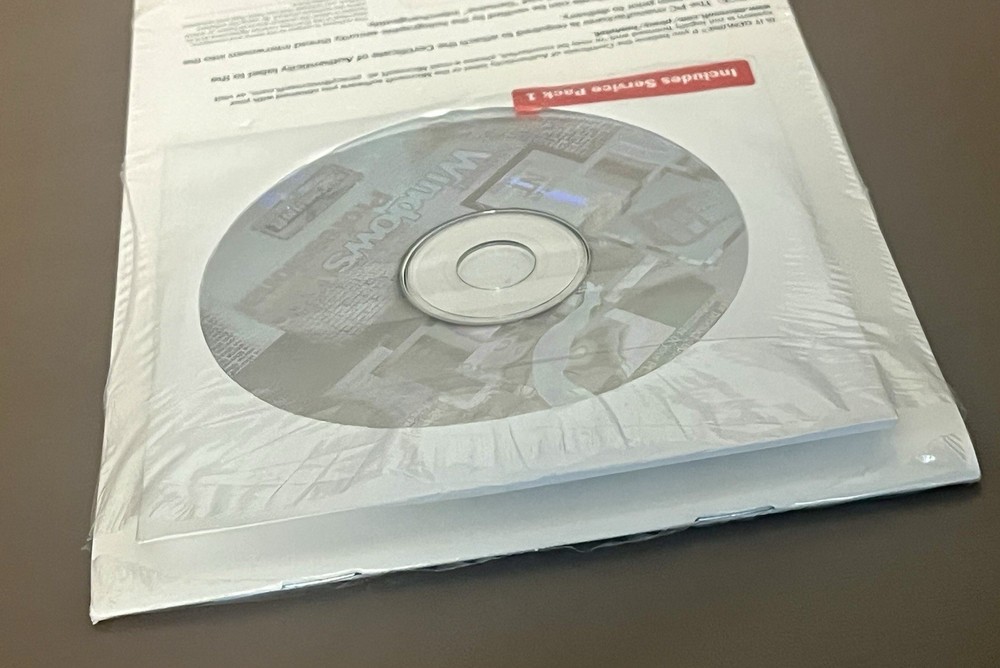 Microsoft Windows 2000 Professional 1-2CPU OEM Software with SP 1 Sealed