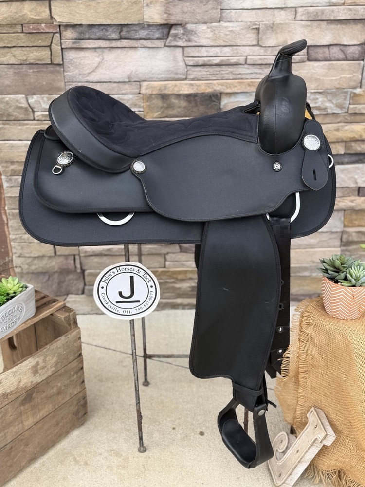 17” Wintec W Trail Saddle, , Lightweight, Black , Clean ☀️