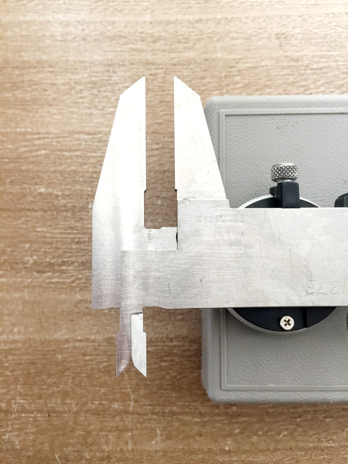 Mitutoyo Dial Caliper 6" Calibrated 505-637 .001" 6” With Case - Made In JAPAN