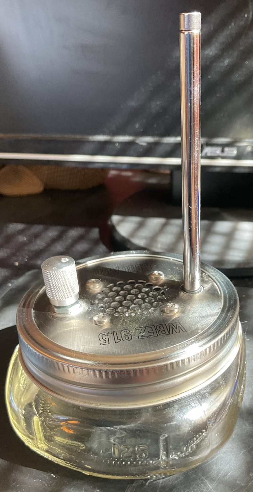 WBEZ 91.5 Chicago Single Station FM Channel Radio Housed In A Mason Jar