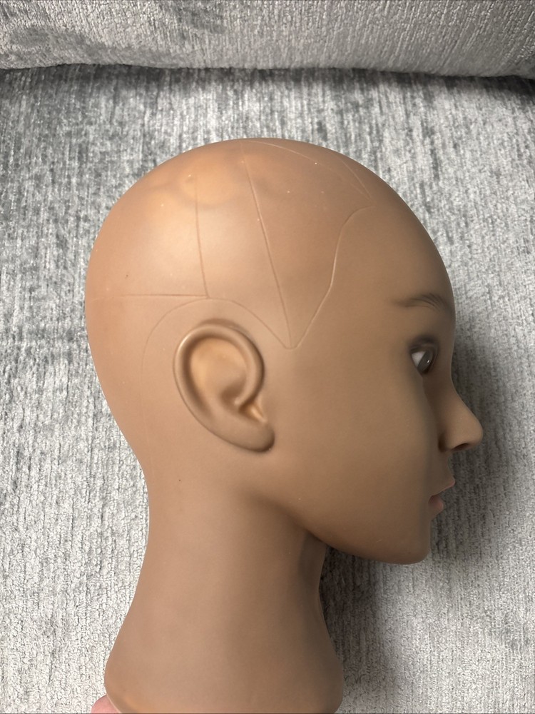 Woman’s Mannequin Head