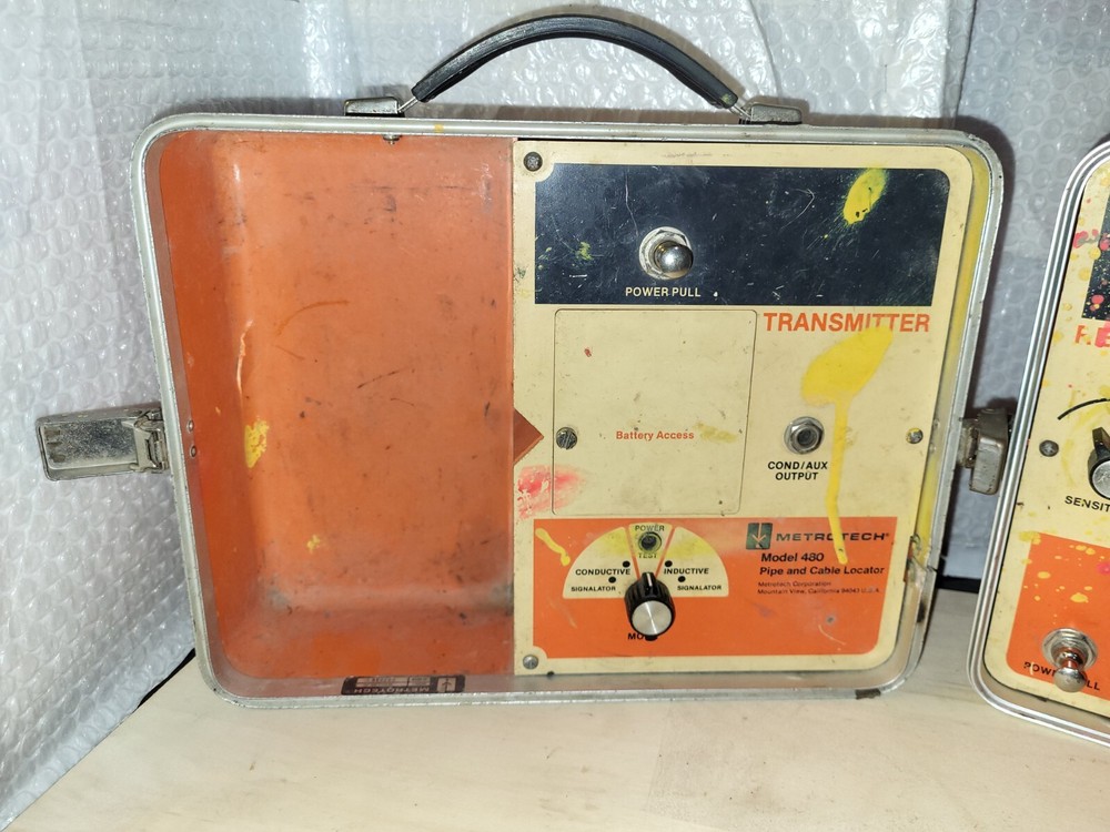 Metrotech Model 480 Pipe and Cable Locator Transmitter Receiver. 