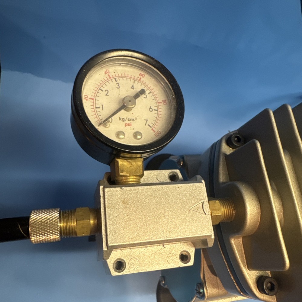 CENTRAL PNEUMATIC MINI AIR COMPRESSOR