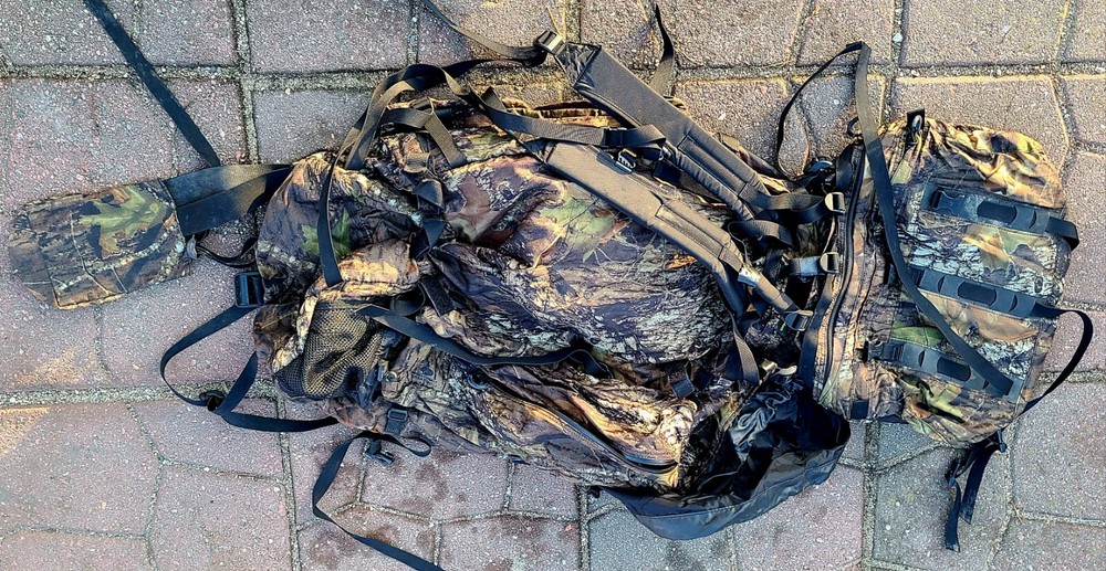 Cabela's Advantage Timber Camo Hunting Backpack Rain cover