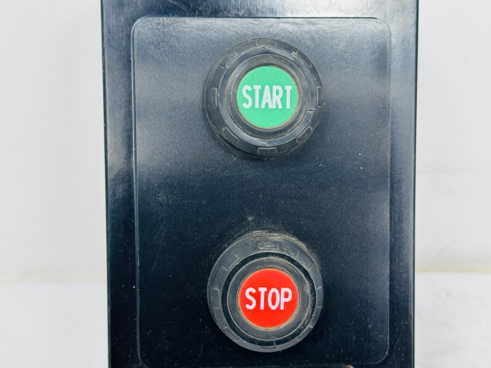 ATX Start- Stop Button Selector Switch ATX CS02Z4A303A3L4 Open Box