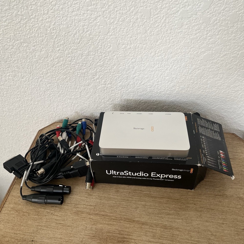 Blackmagic Design UltraStudio Express Thunderbolt Cables