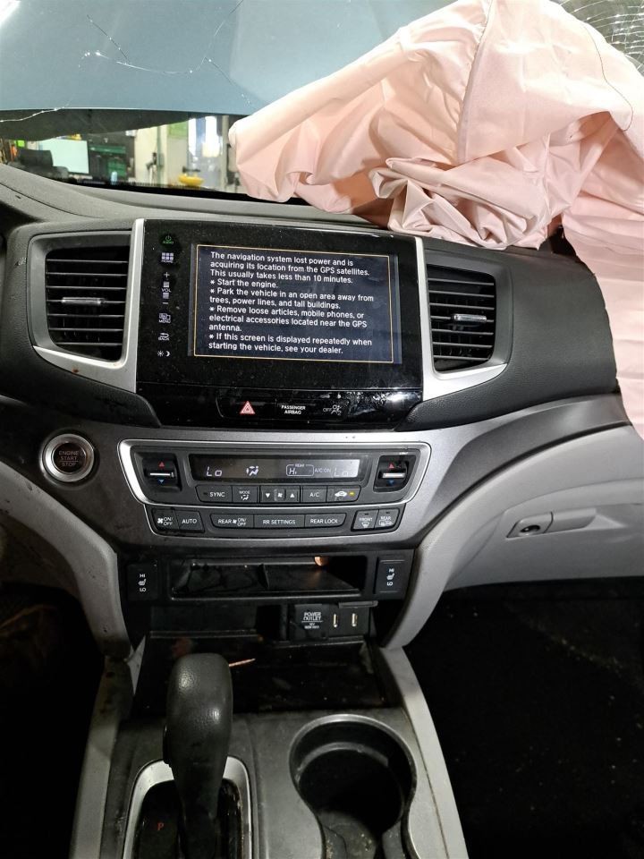 2016 Pilot Left Driver Side Fender Color: Blue B600m