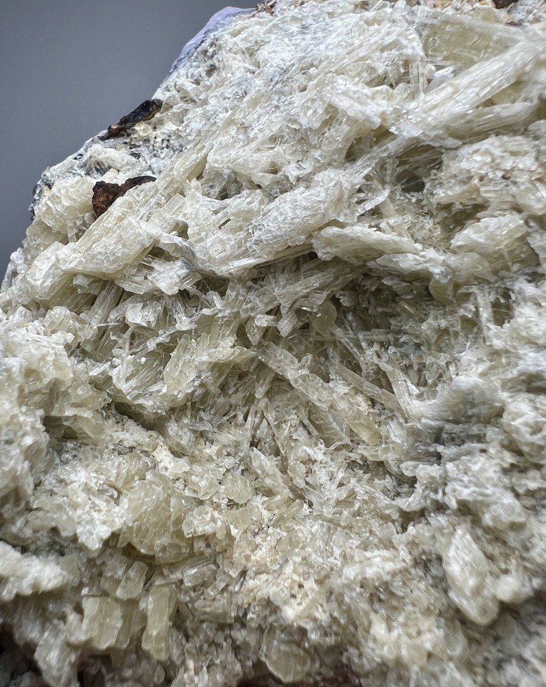 1086 Gr. Fluorescent Strong Persistent Phosphorescence Hackmanite W/ Richterite