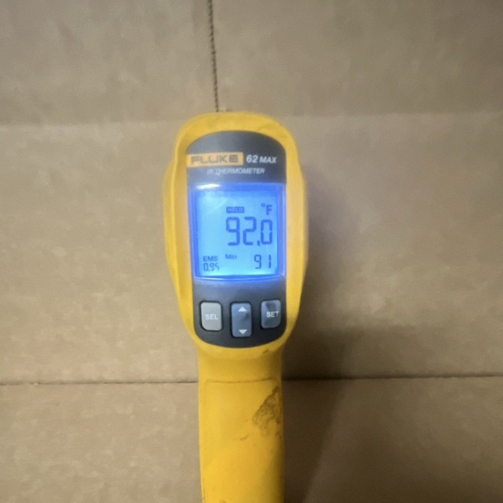 Fluke 62 MAX Infrared Thermometer Digital Display Adjustable Emissivity