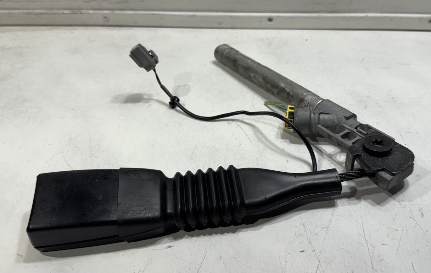 2017 - 2023 Dodge Charger Front Left Driver Seat Belt Buckle Assembly Black OEM