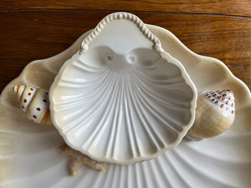ITALIAN SHELL FORM CERAMIC CHIP & DIP PLATTER-THE MANE LION