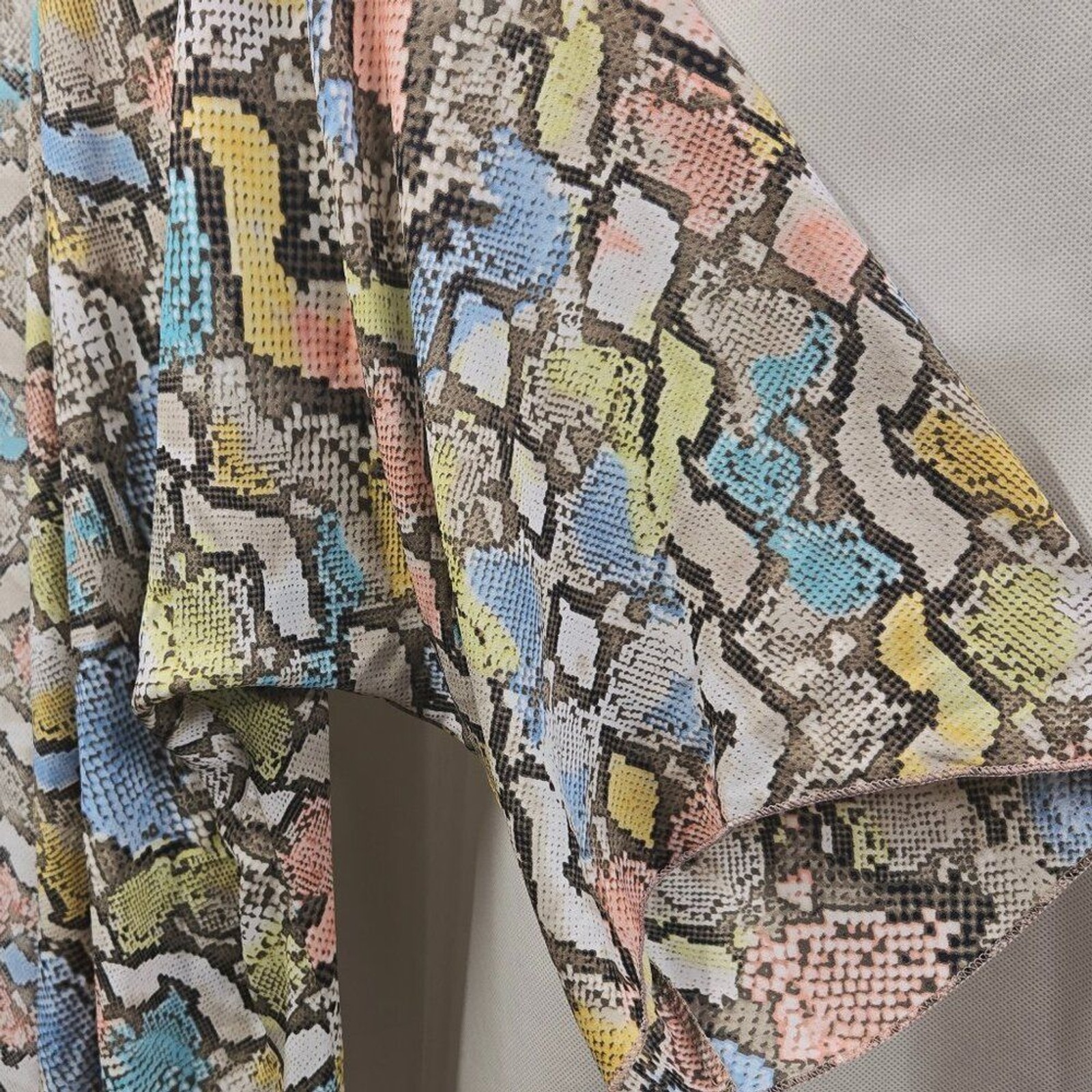 Women's Lovely J Snakeskin Print Pastels Lightweight Open Front Kimono Small