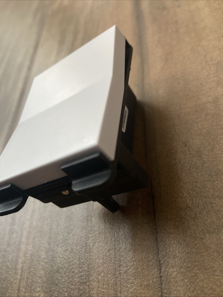 Deako Single Pole Simple Rocker Switch Model DS0008