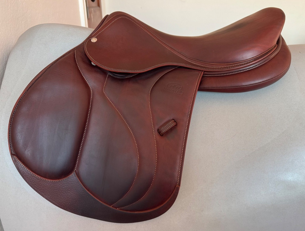 17.5" Devoucoux Biarritz O Saddle - 2020 - 2A - Full Buffalo