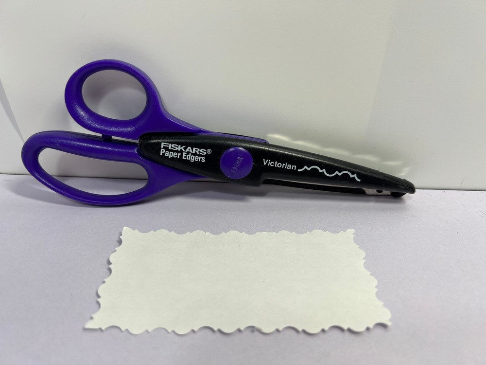Fiskars Paper Edgers - Victorian pattern - Scrapbooking Design Scissors