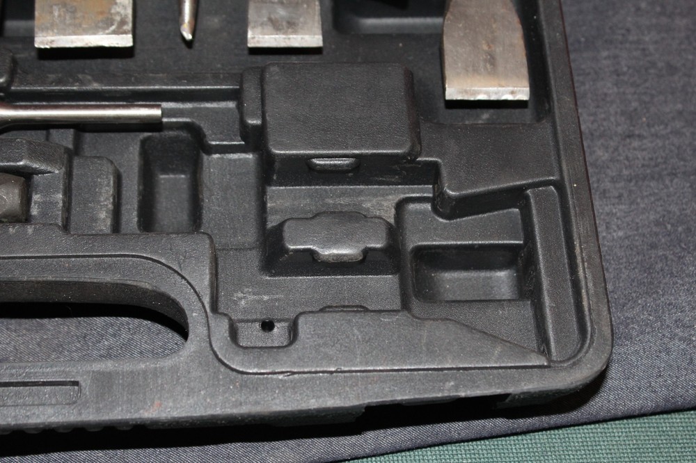 Mac Tools 12-PC. Interchangeable Bit Punch & Chisel Set (missing 2) AO4073693