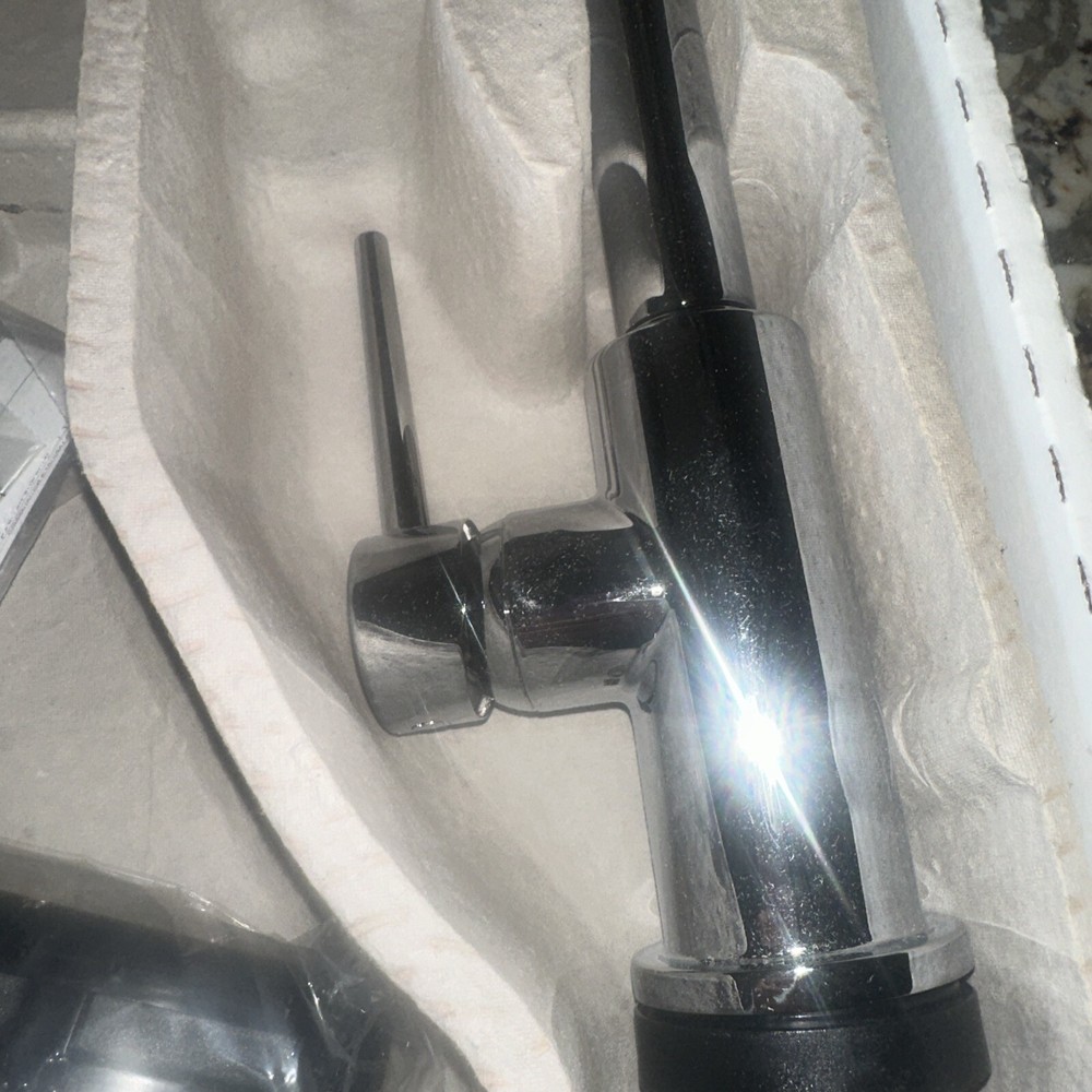 Delta 9159T-DST Trinsic Pull-Down Kitchen Faucet - Chrome. NEW
