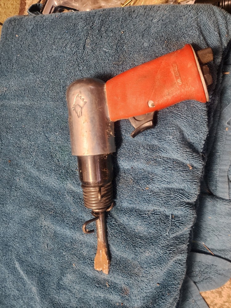 USED HUSKY TOOLS HDT103 PNEUMATIC AIR CHISEL